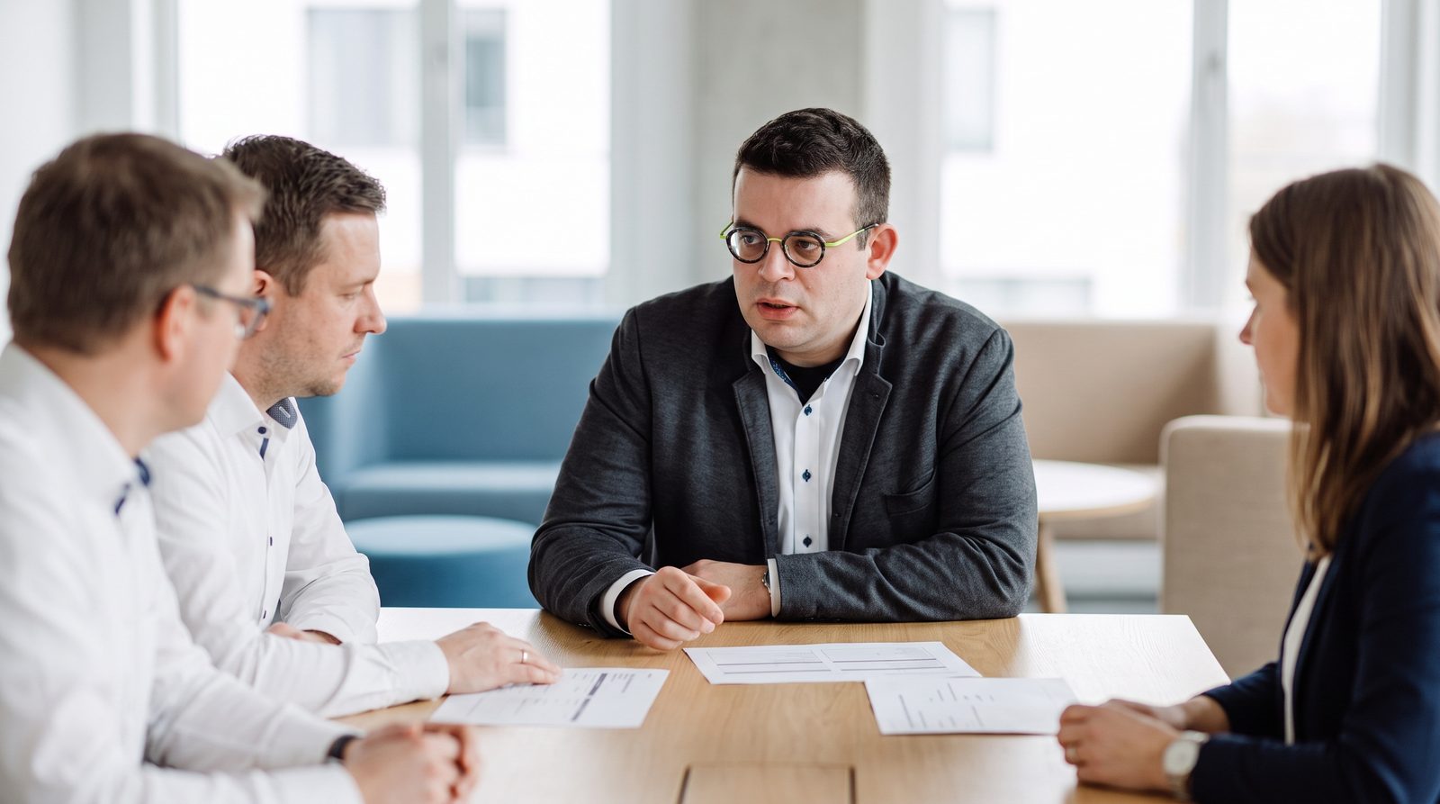 Besprechung zwischen Geschäftsführung und Betriebsrat